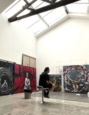 I don't paint to heal.<br/>I paint to reconstruct presence.